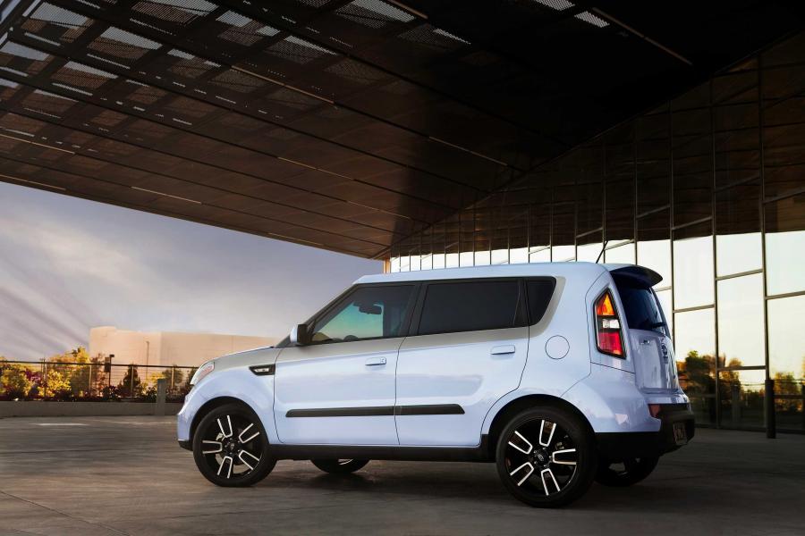  Kia Soul Ghost 2010 года  (фото 14 из 26)